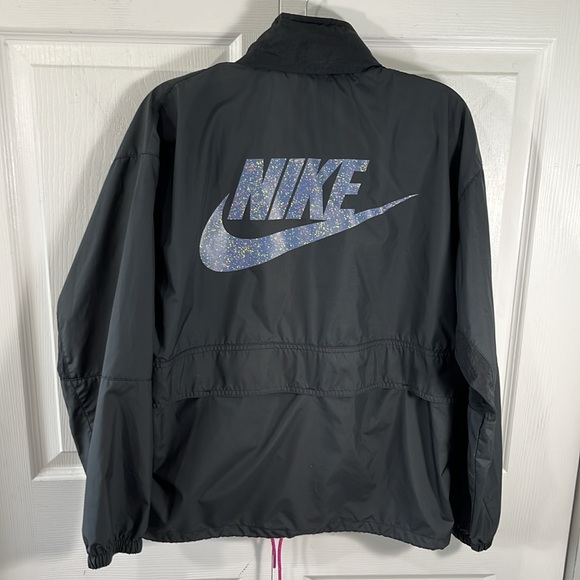 Nike windbreaker converts to belt bag - Picture 6 of 12